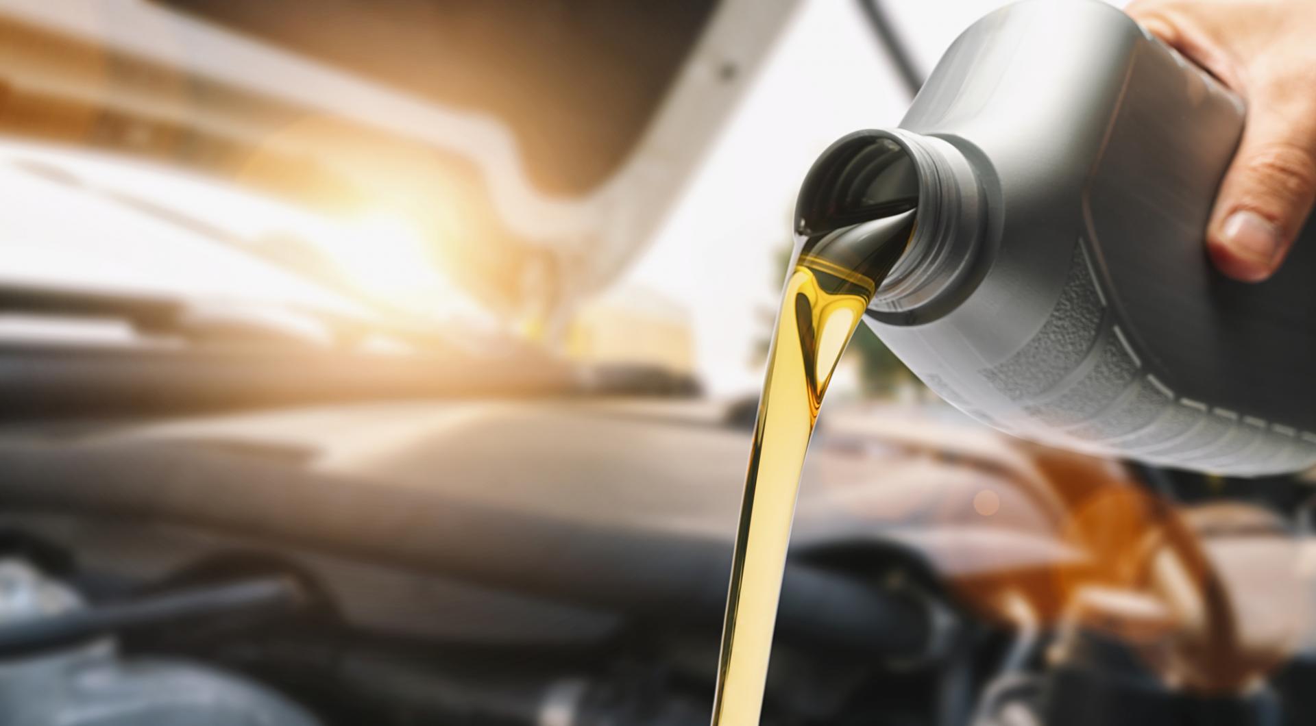 Estas son las señales que da el motor de tu coche para avisarte de que  debes cambiar el aceite